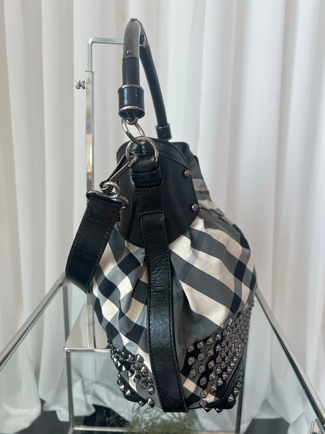 버버리 체크 스터드 호보백 상품이미지6