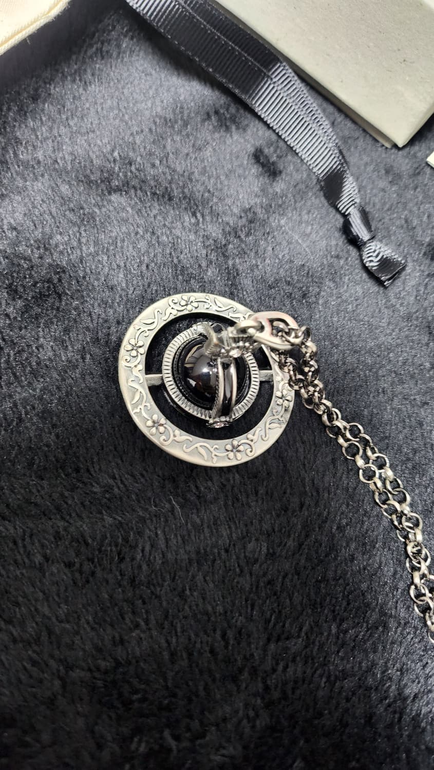 비비안웨스트우드 블랙 orb 목걸이 상품이미지3