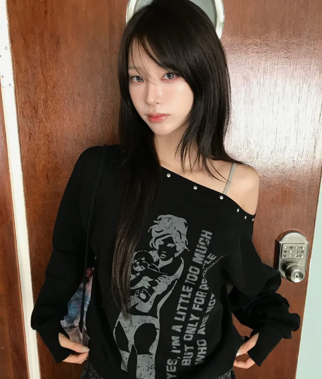 러브이즈트루 GT one shoulder sweatshirt (black 상품이미지1