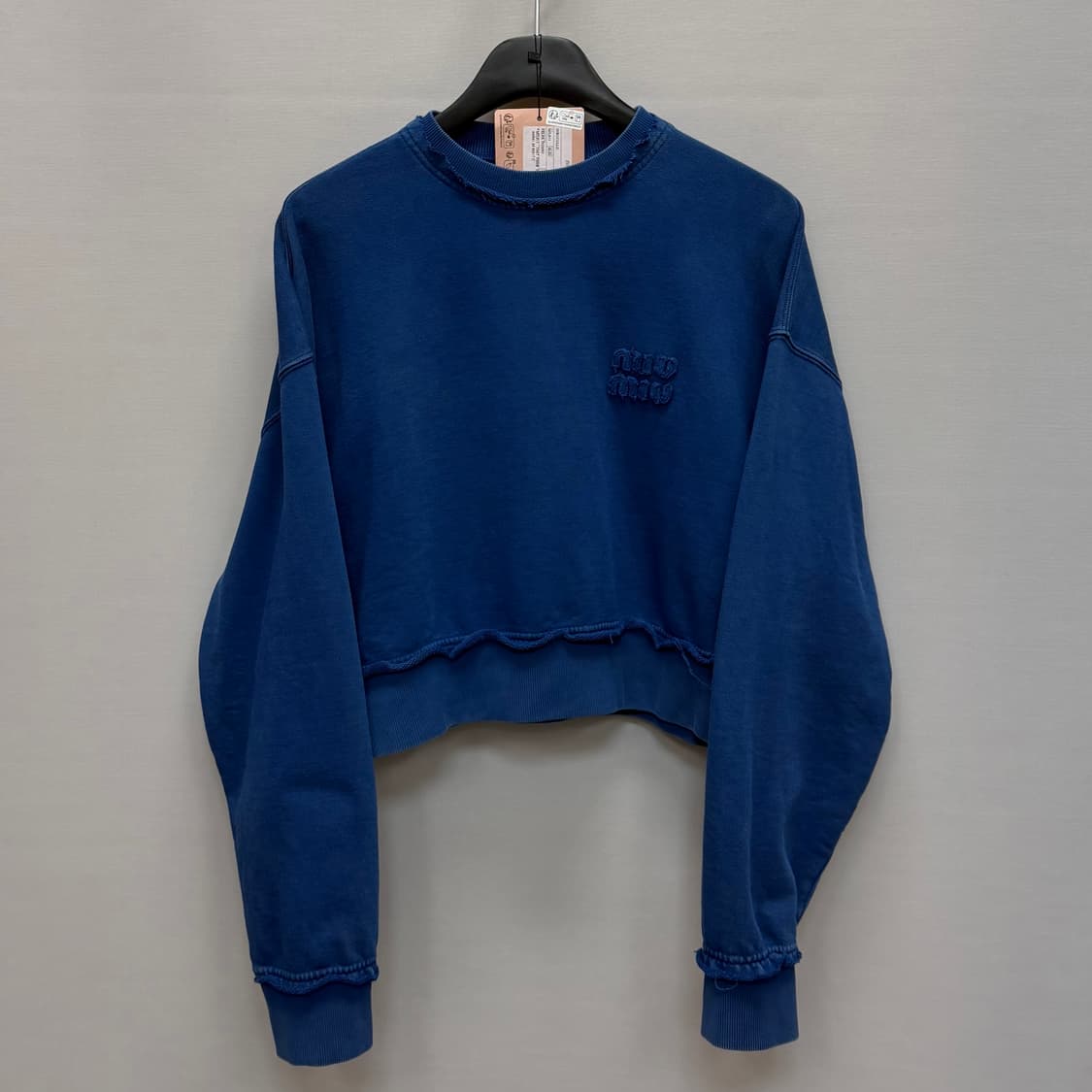 미우미우 자수 코튼 맨투맨 ( 크롭 오버핏  )  상품이미지1