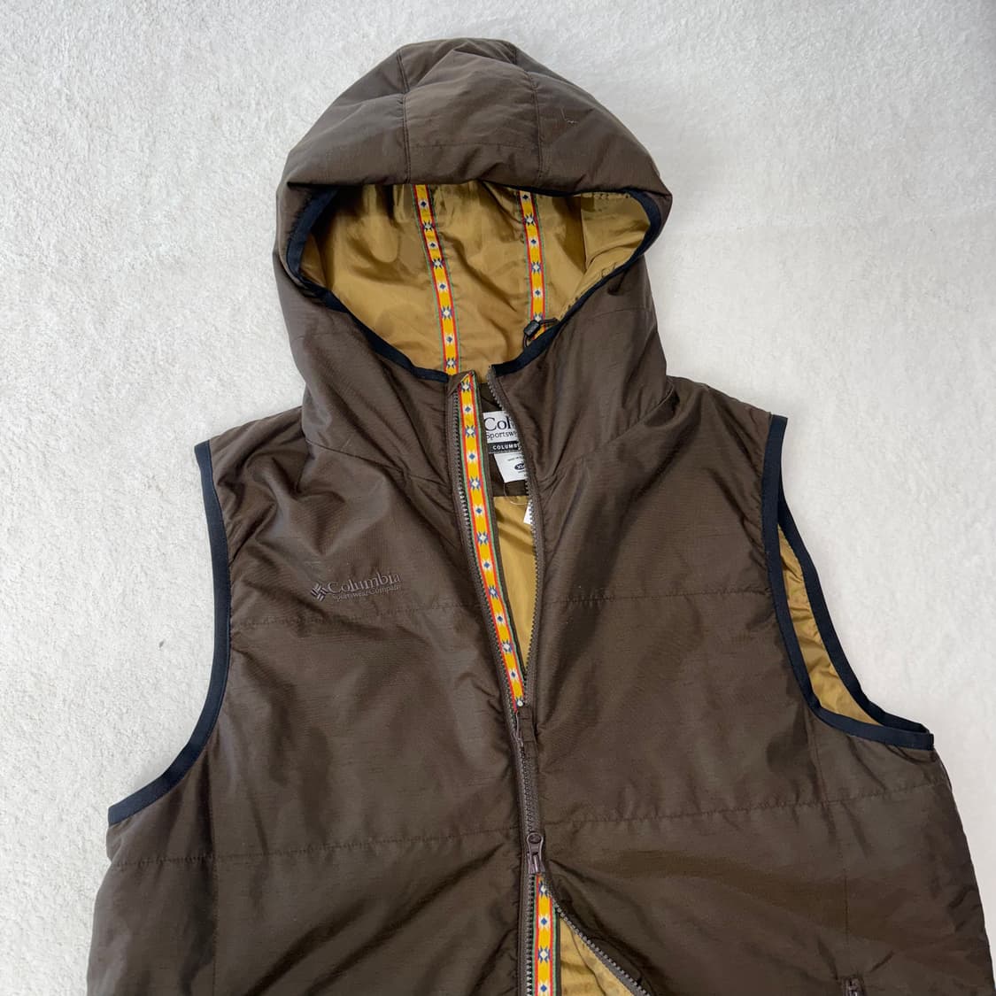콜롬비아 애스닉 패턴 브라운 패딩 베스트  상품이미지3