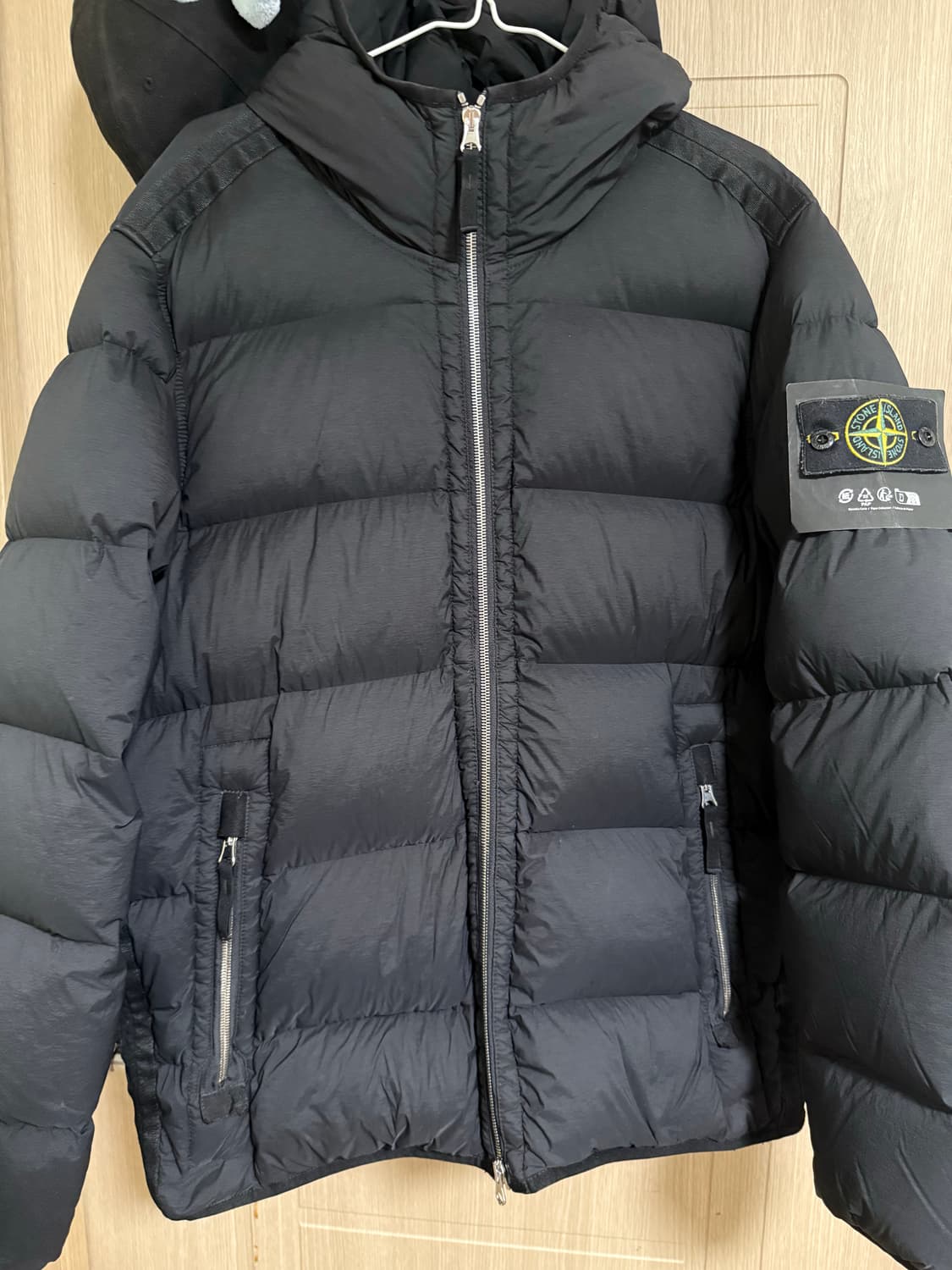 23FW 스톤아일랜드 심리스 터널 패딩 L 상품이미지1