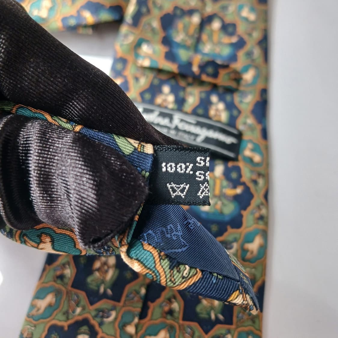 살바토레페라가모 네이비오리엔탈 패턴 넥타이 9.3cm A~B등급 E956 상품이미지6