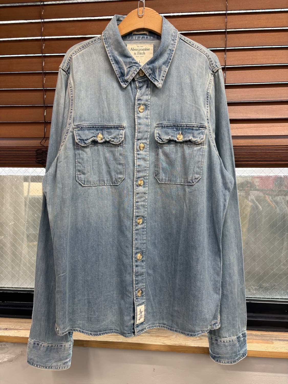 Abercrombie&Fitch 아베크롬비 앤 피치 빈티지 워싱 데님셔츠 상품이미지1