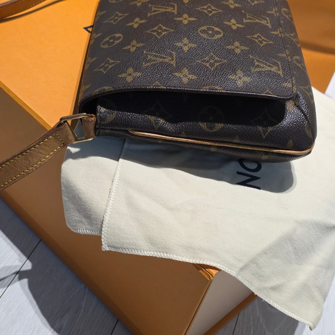 루이비통 모노그램 뮤젯탱고 m51257 (풀박) 상품이미지10