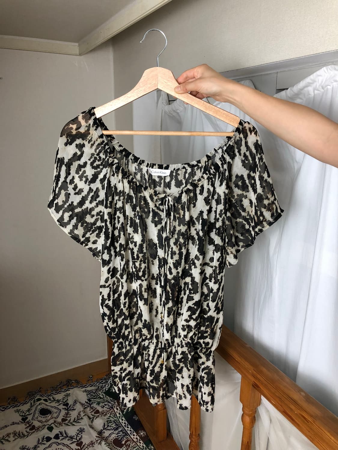 Calvin Klein / Sheer Leopard Blouse 상품이미지10