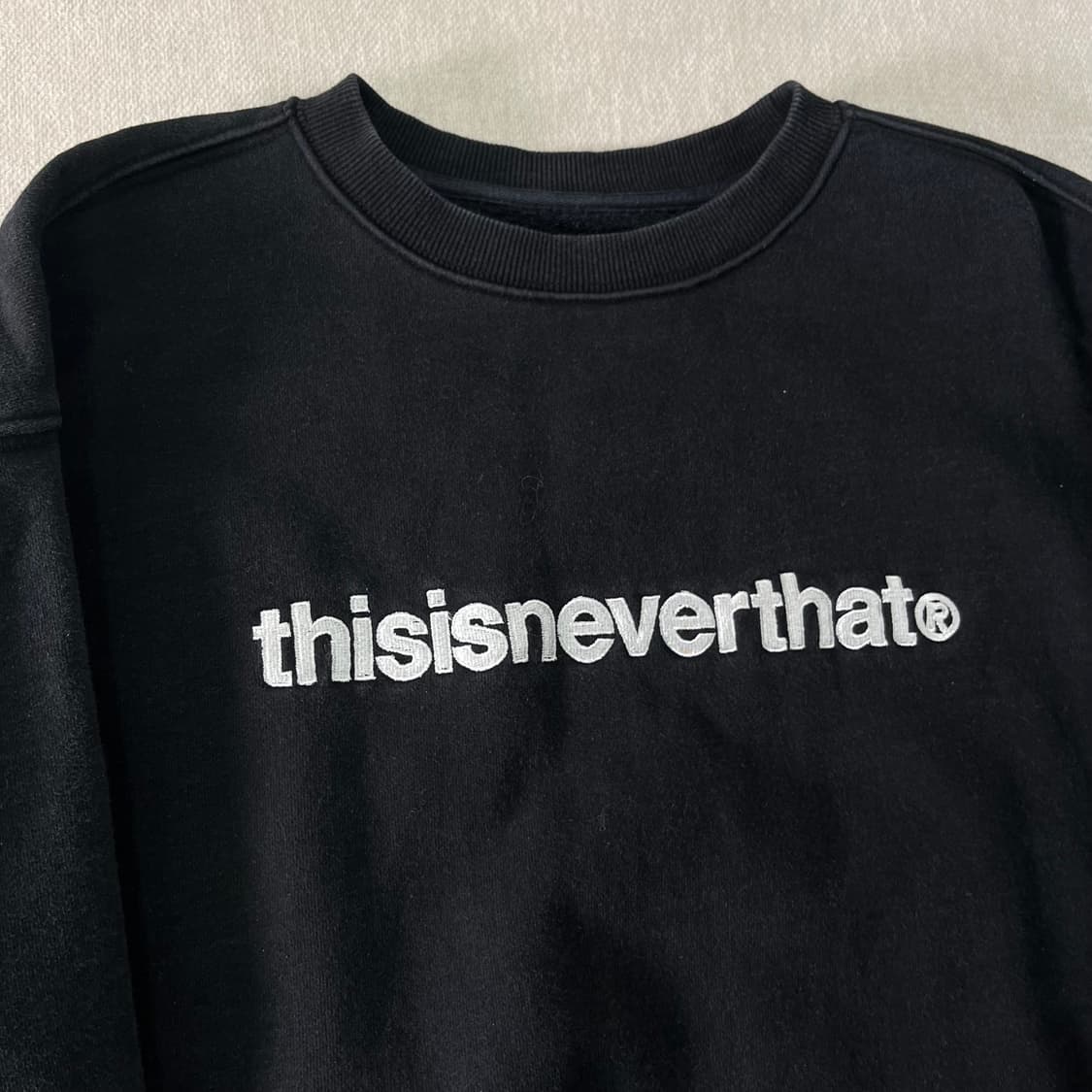 100 디스이즈네버댓 자수로고 맨투맨  상품이미지2