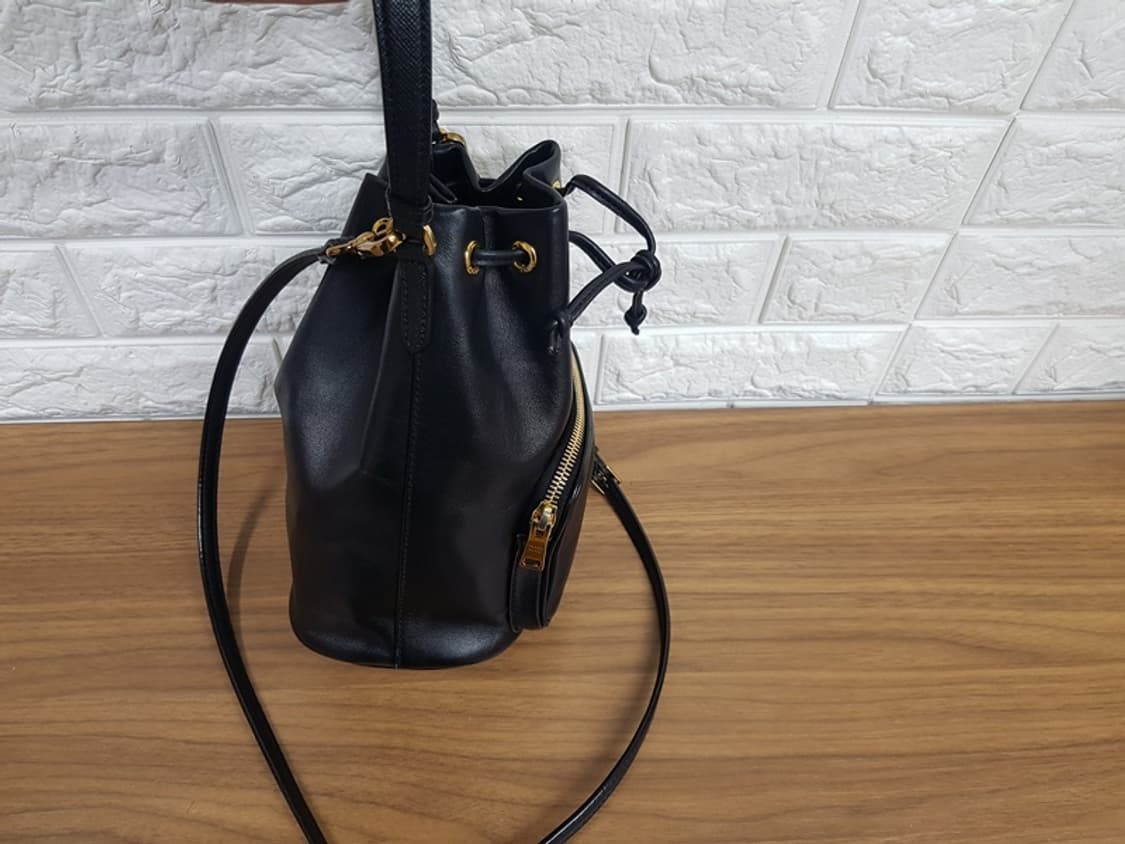 프라다 버킷백 (정품 가죽. 토트백&크로스백)  상품이미지3