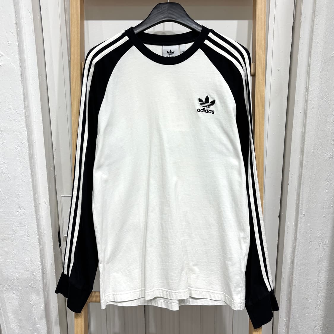아디다스 슬리브 긴팔티 상품이미지1