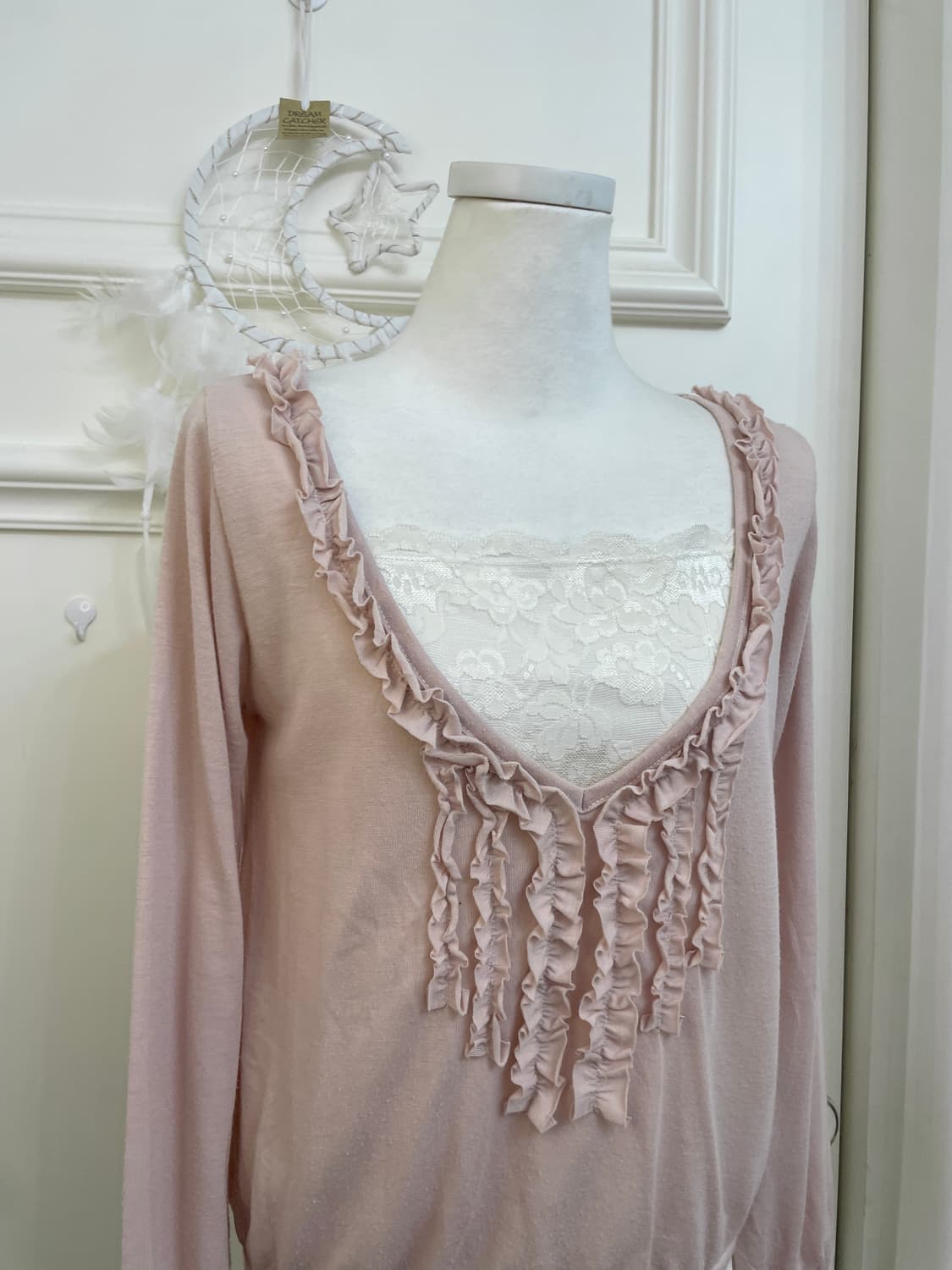 indipink ruffle v-neck top&ivory lace sl 상품이미지5