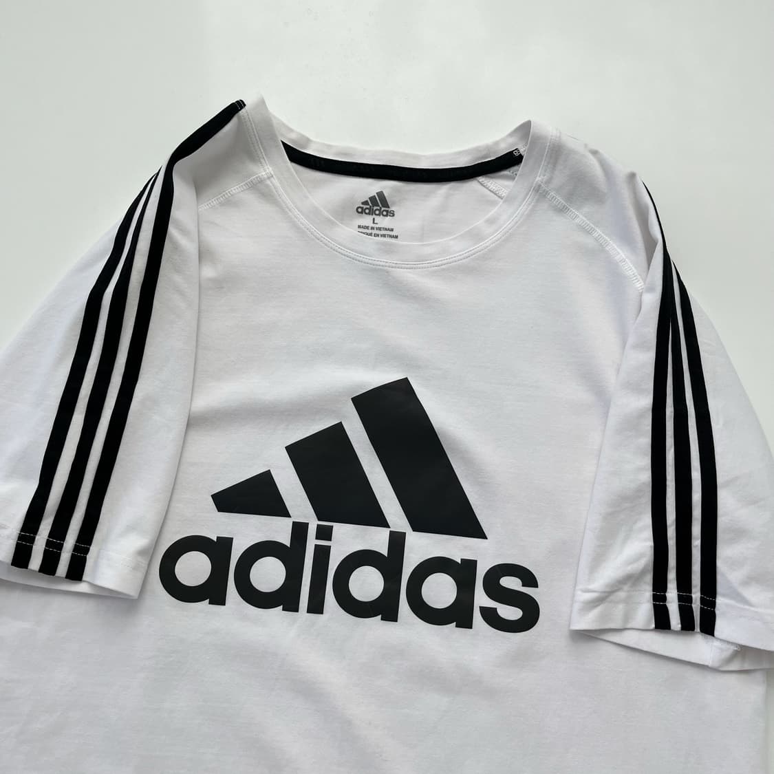 아디다스 루즈핏 빅로고 화이트 하프티셔츠  상품이미지5