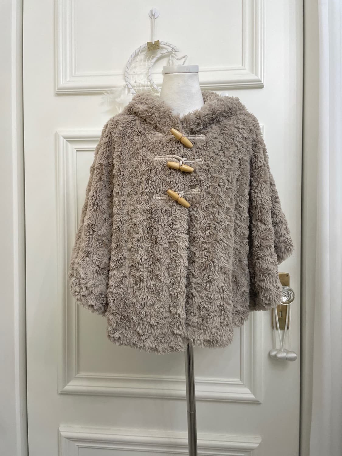 milk brown puddle 3button hoodie cape 상품이미지1