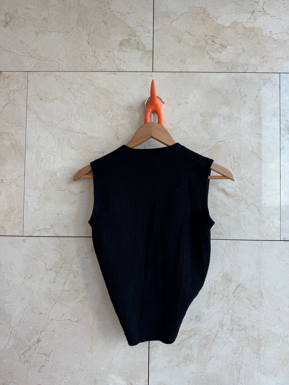 자크뮈스 Jacquemus 니트 슬리브리스 크롭탑 34 미시착 새상품   상품이미지3