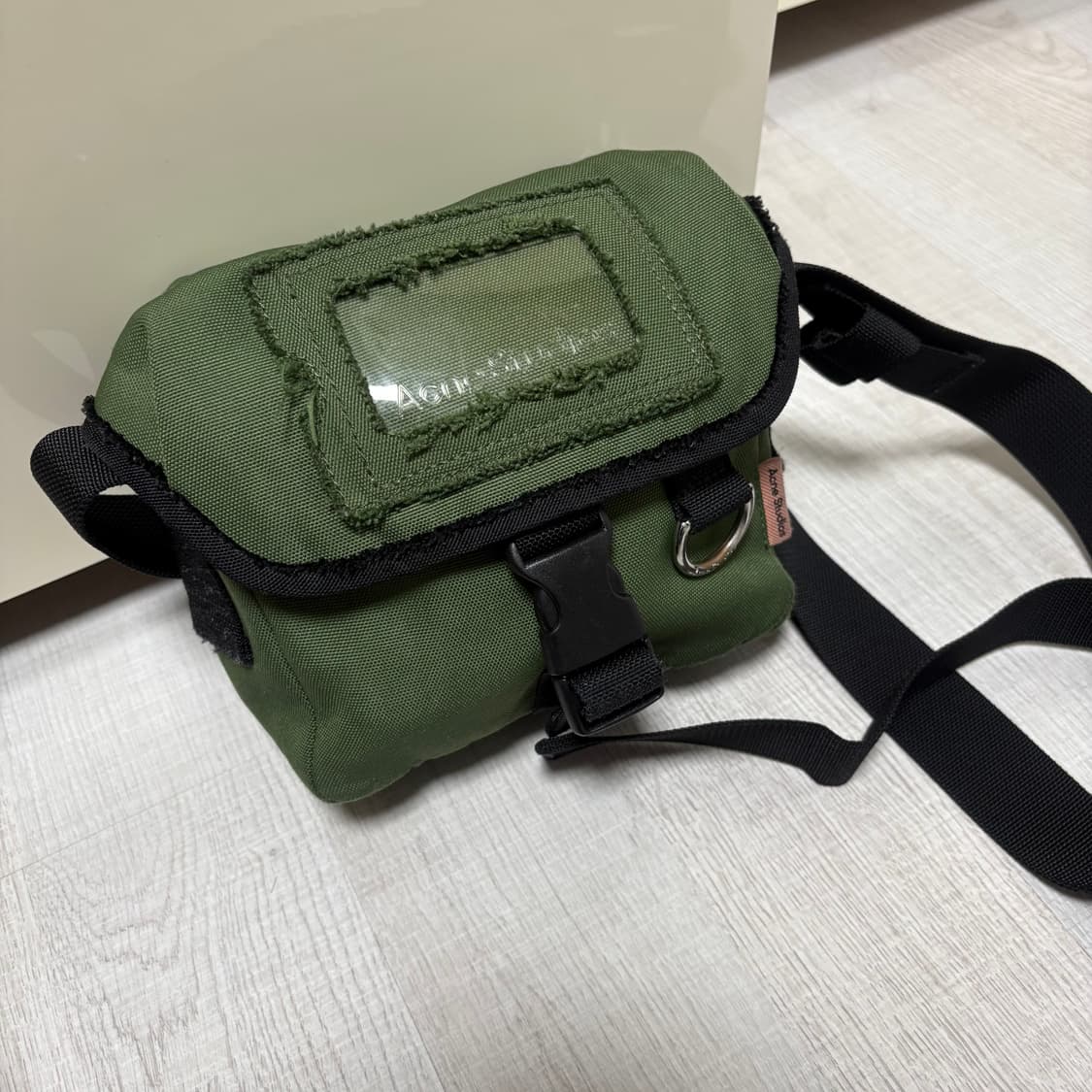 아크네스튜디오 크로스백 상품이미지1