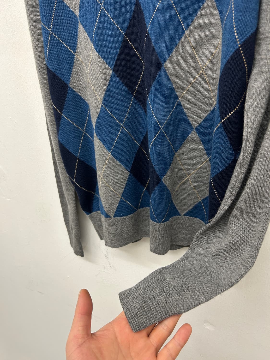 프레드페리 아가일 V넥 메리노울 니트 상품이미지3