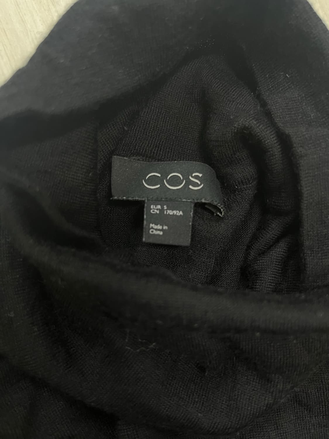 cos 목폴라 터틀넥 블랙s 상품이미지2