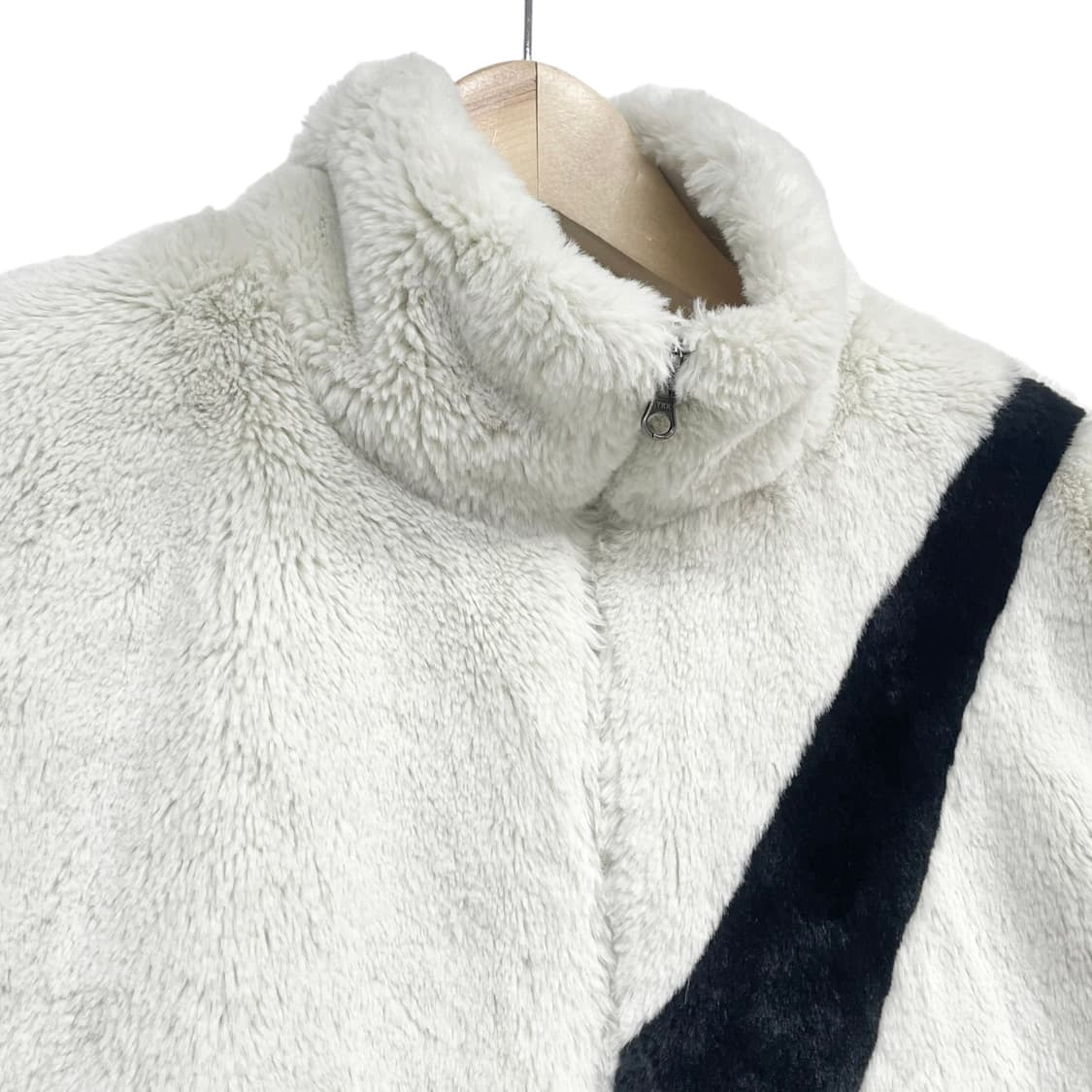 Nike Big Swoosh Fur Jacket 상품이미지3