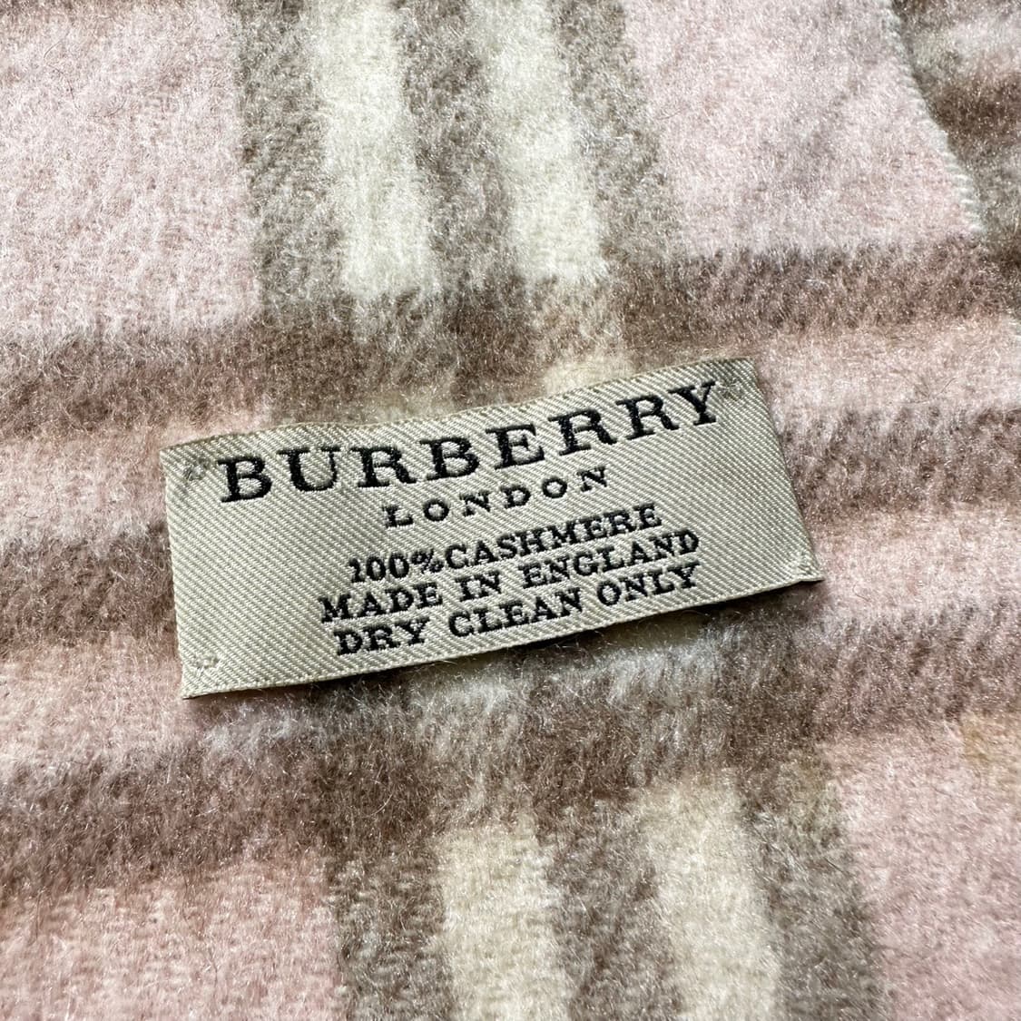 버버리 100% 캐시미어 체크 머플러 딸기우유 핑크 상품이미지4