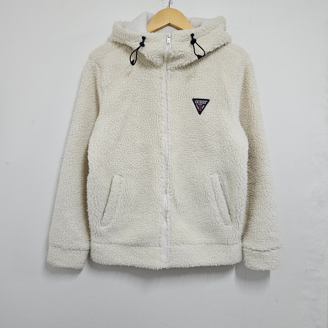 S 게스 아이보리 뽀글이 후드 후리스 상품이미지1