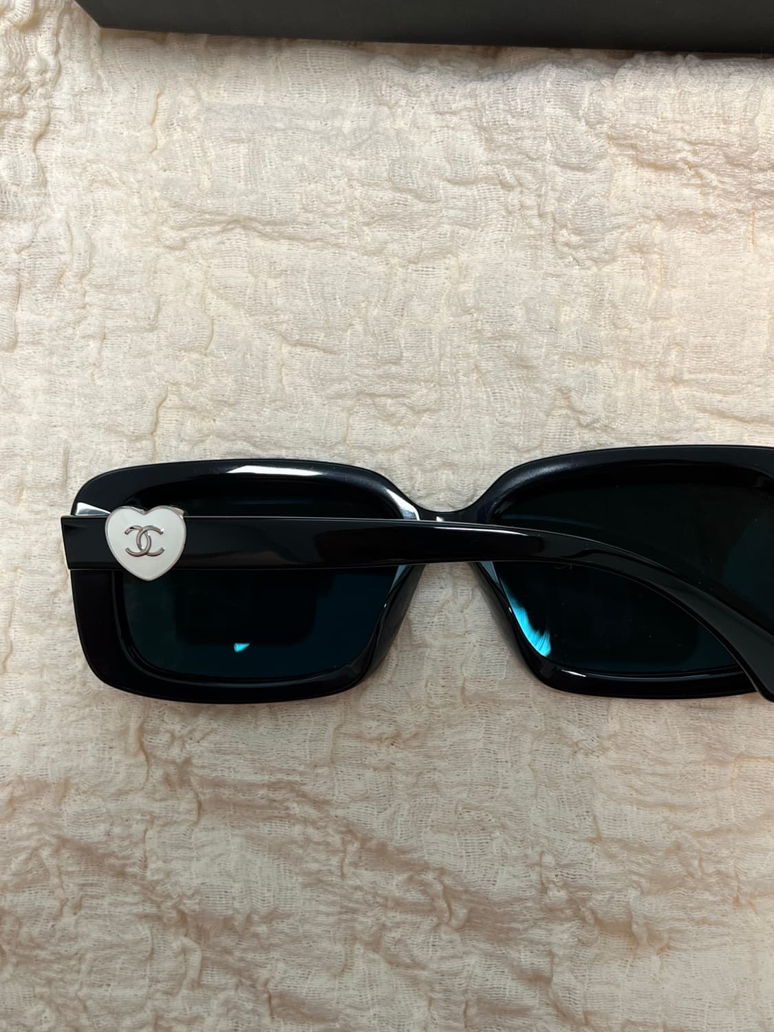 샤넬 하트 선글라스 (블랙/CH5519) 상품이미지3