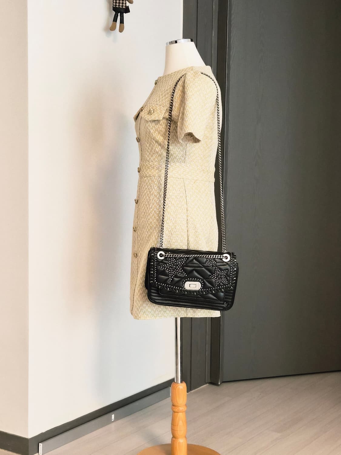 [REINE] 새상품 렌느 샴페인 골드 트위드 미니 원피스 (S사이즈) 상품이미지4