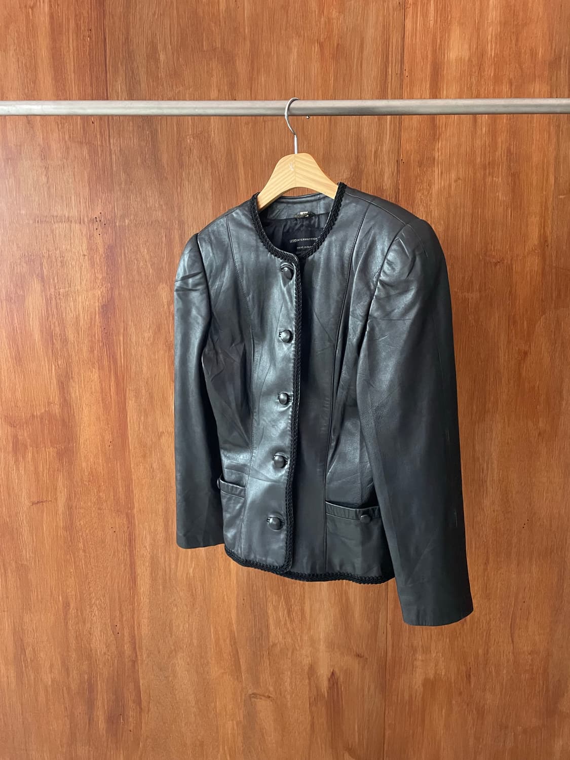 Black round neck button leather jacket 상품이미지3