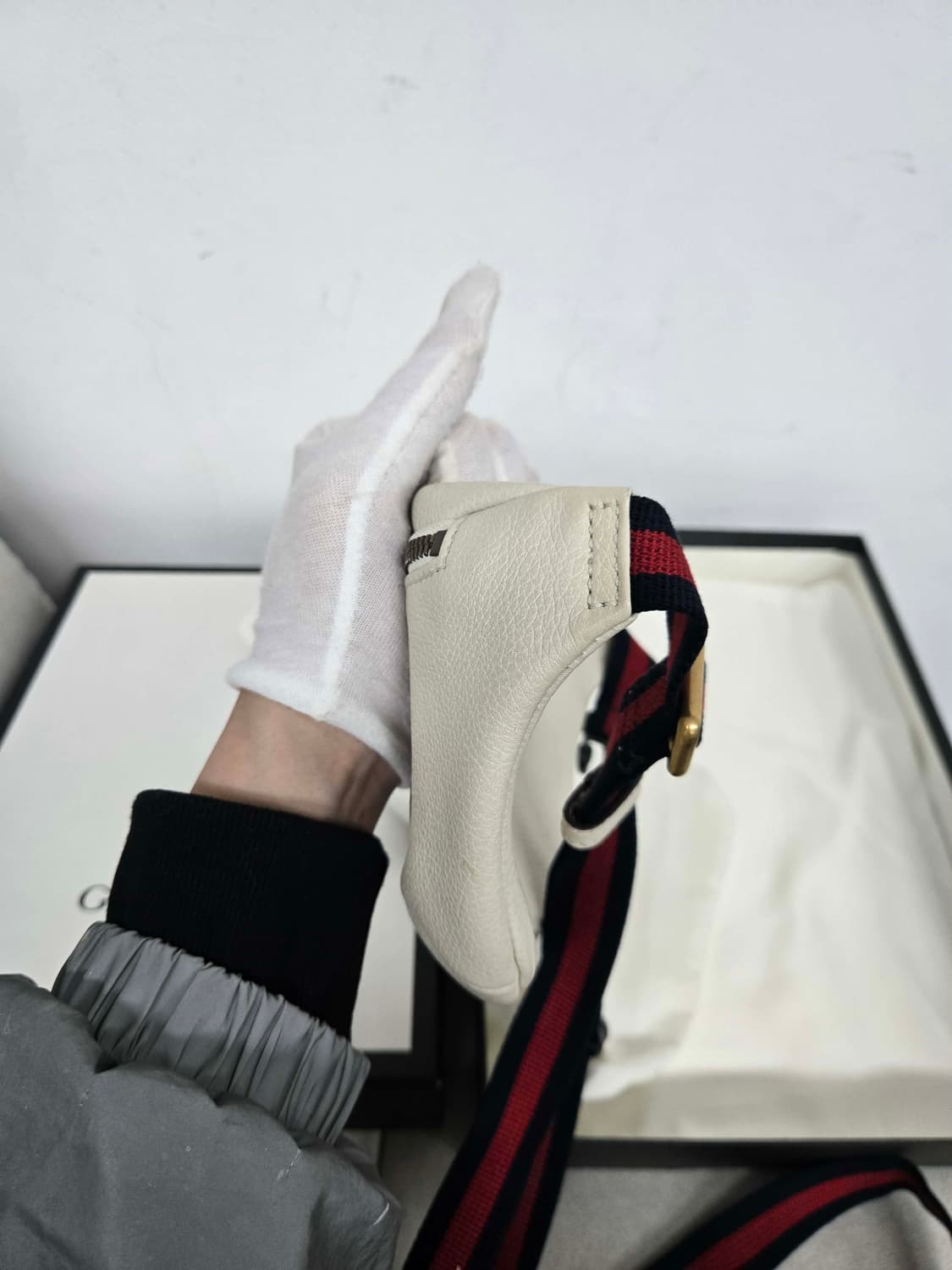 [보증서 정품] 구찌 띠로고 벨트백 힙색 상품이미지3