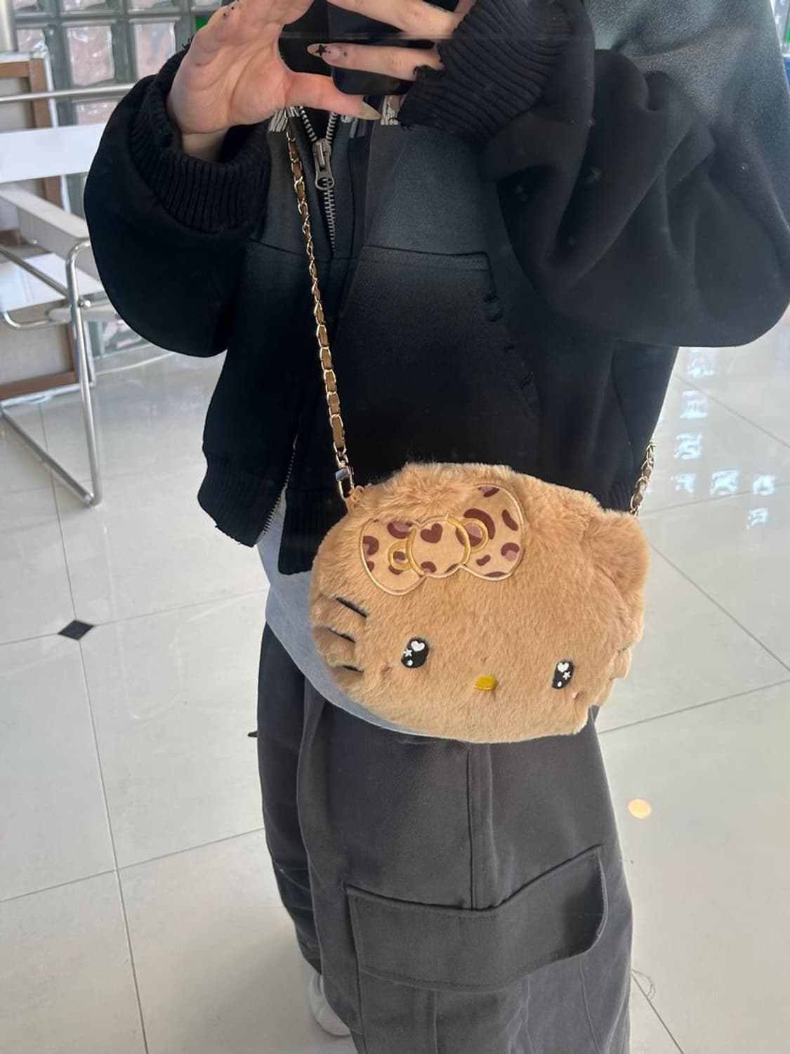 HELLO KITTY FUR SHOULDER BAG 헬로 키티 털 숄더백 상품이미지1