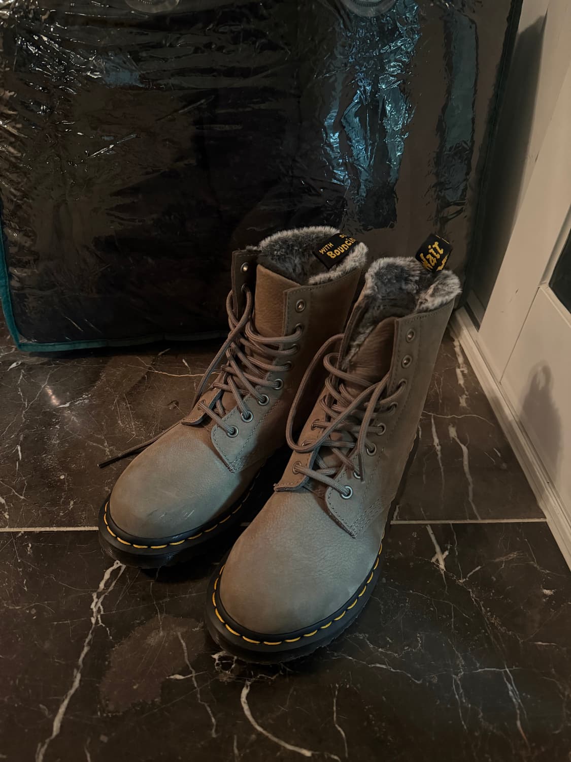 닥터마틴 8홀 카키 레더부츠 240 상품이미지2