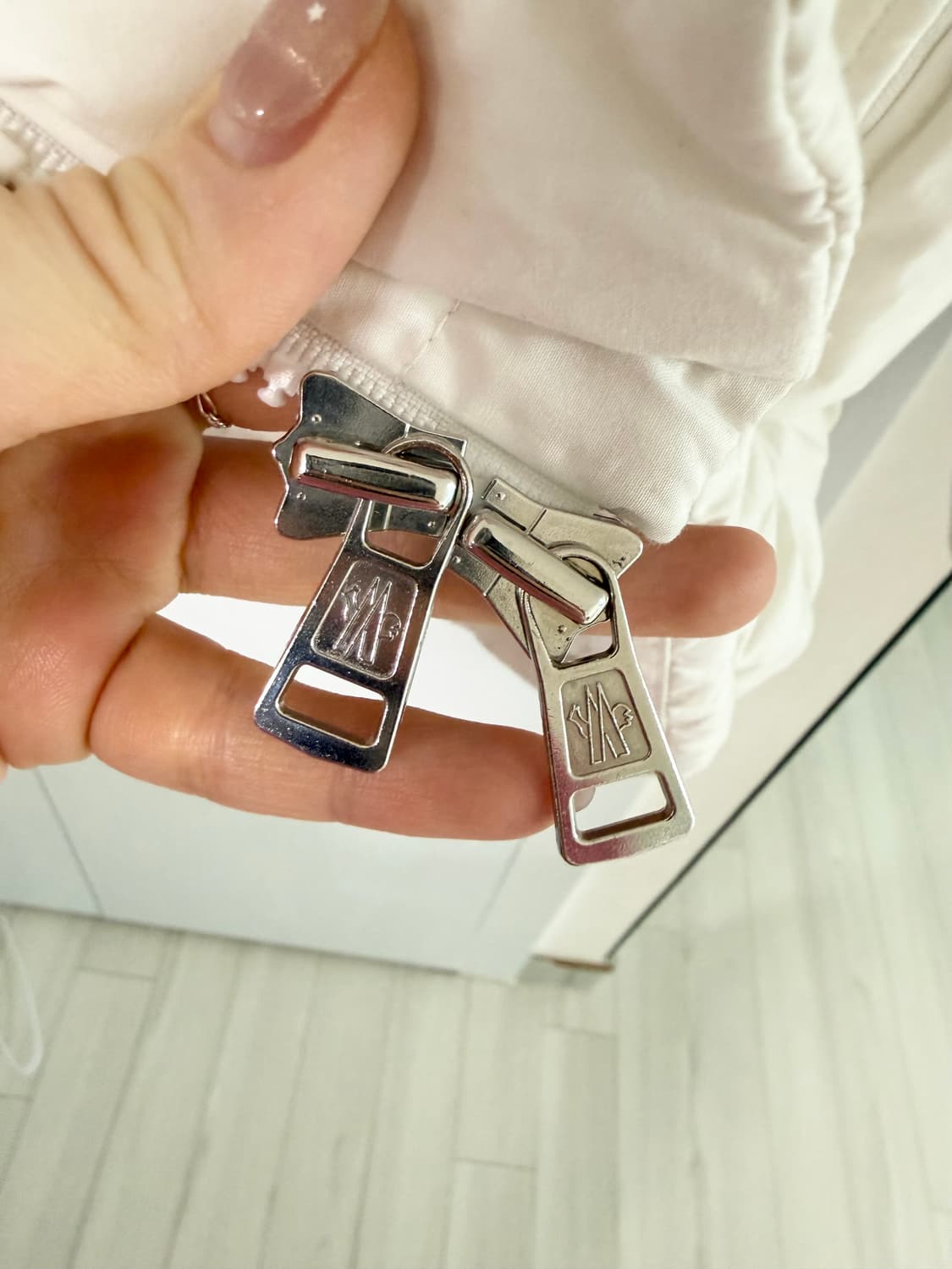 몽클레어 여성 숏패딩 어이보리 2사이즈 상품이미지4