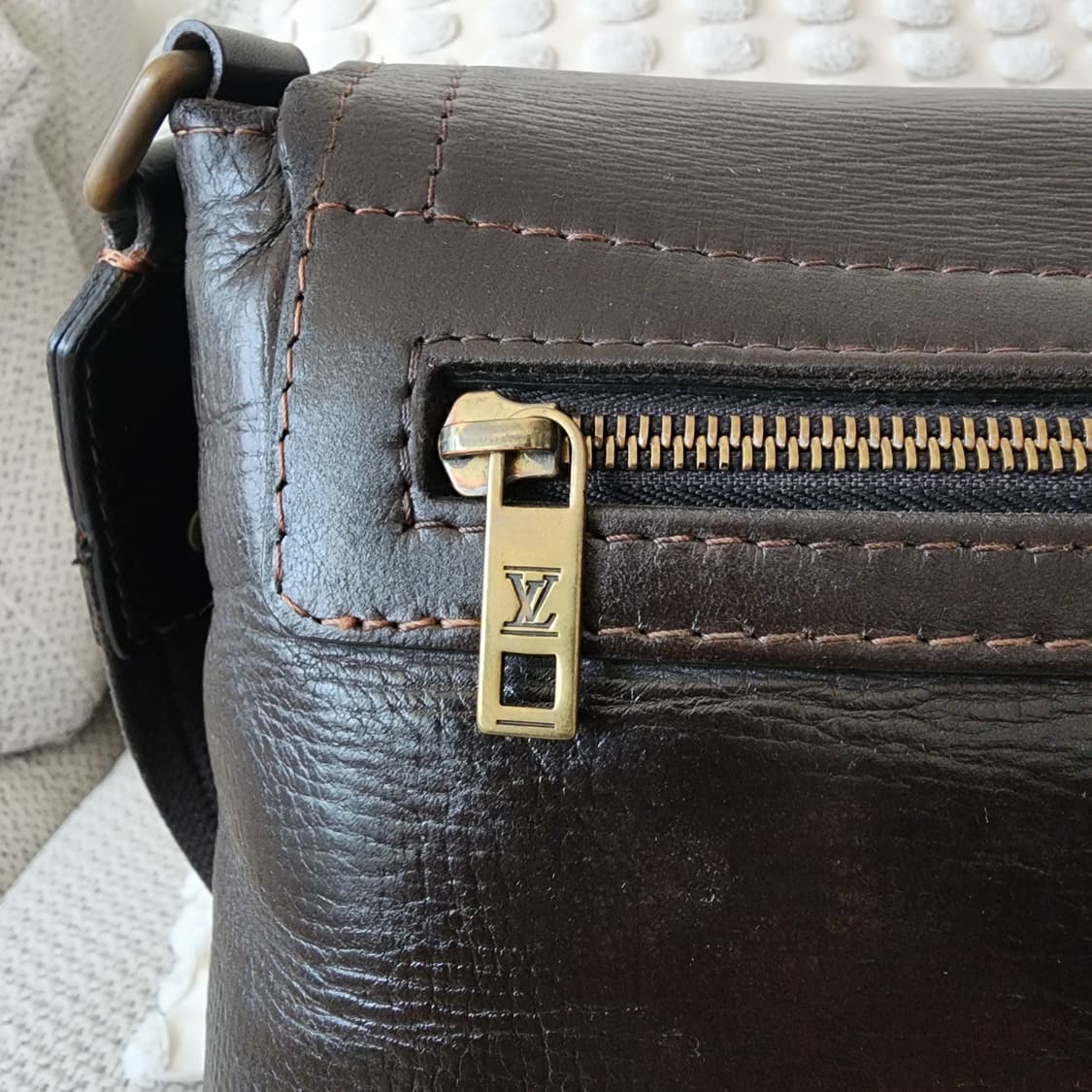 상태양호 루이비통 유타 레더 메신저 남성 숄더백 크로스백 다크브라운 상품이미지6