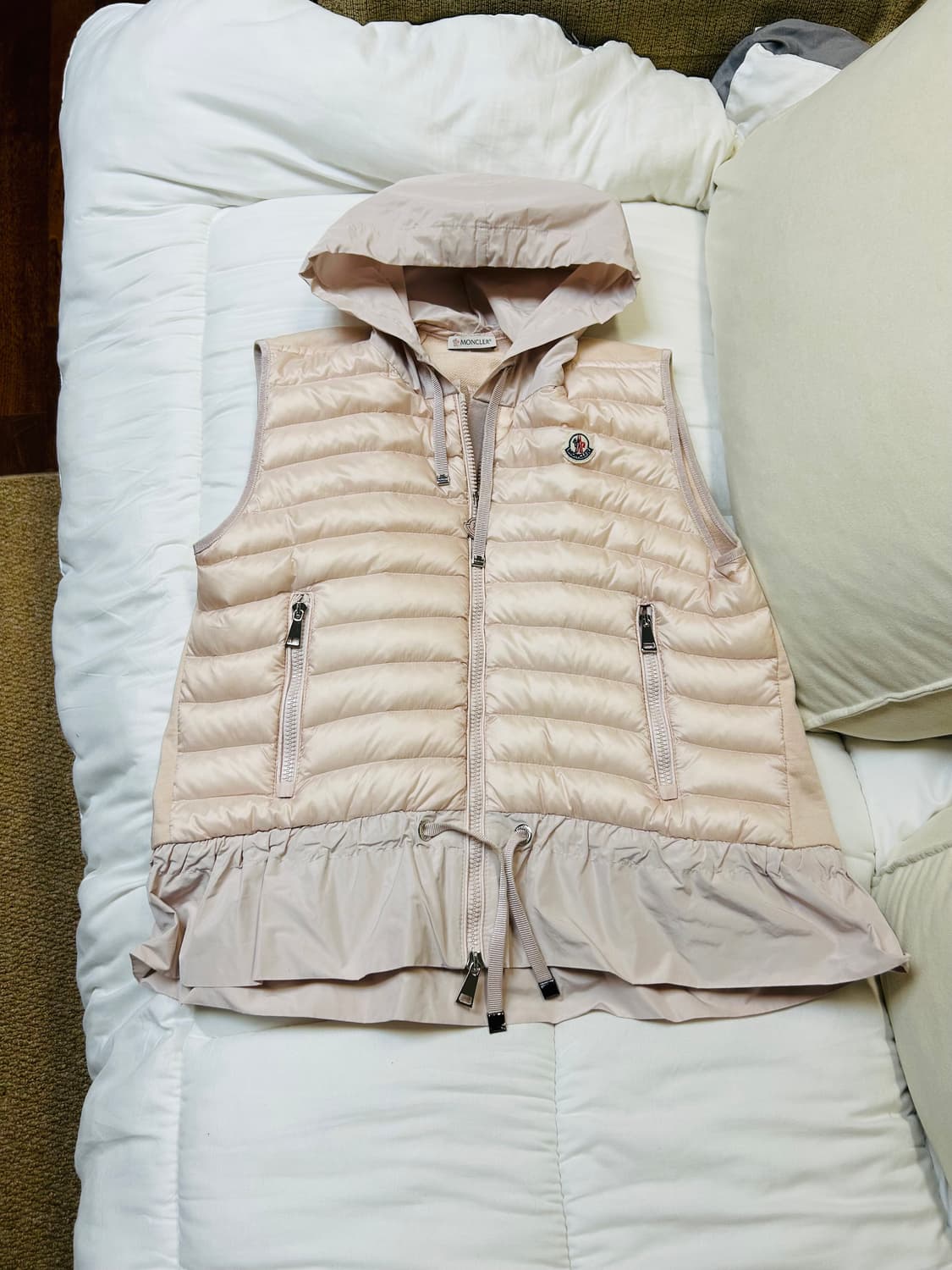 몽클레어 여성 후드 다운 베스트 패딩(0/44) 상품이미지6