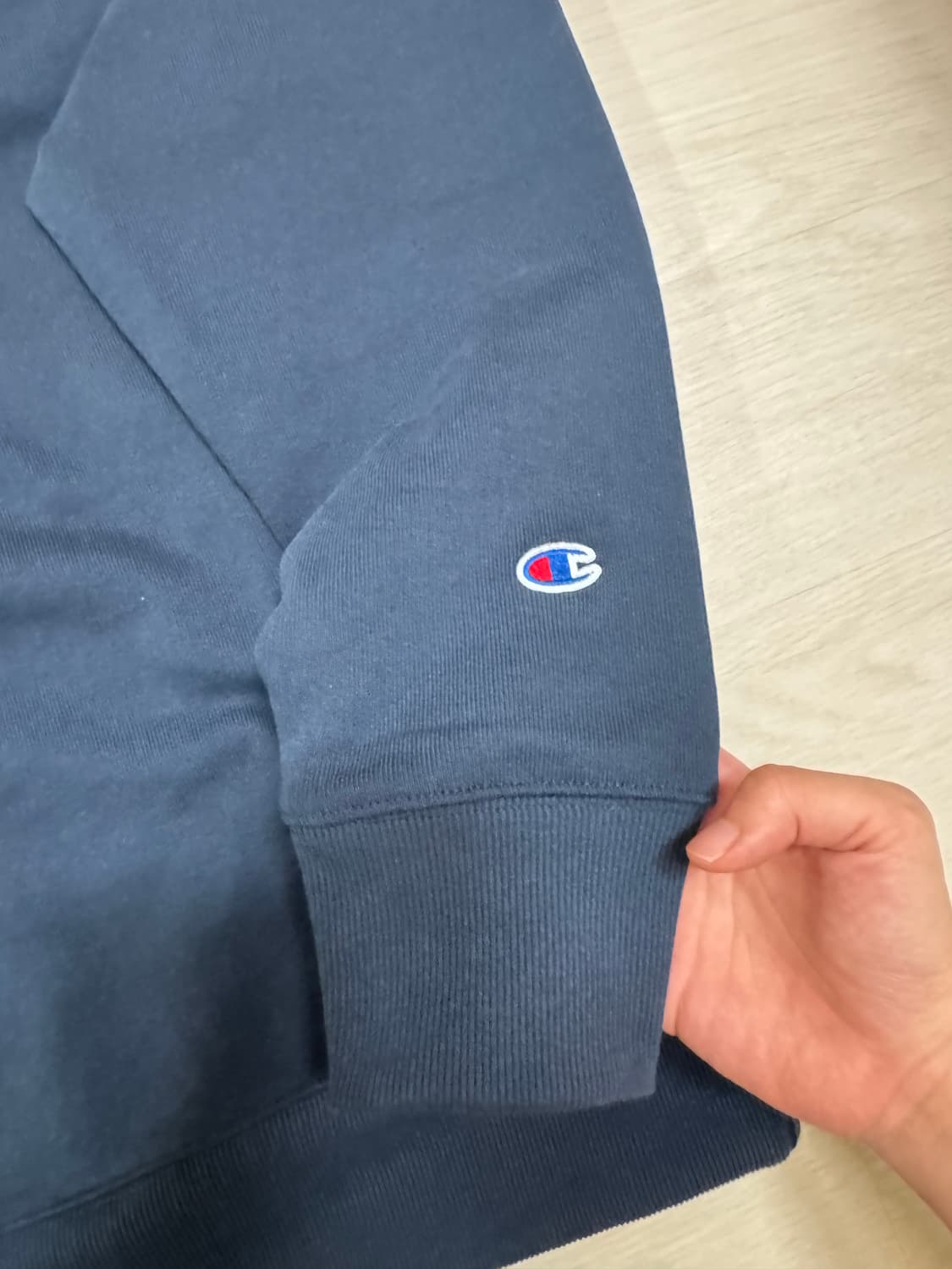 새상품 챔피온 스몰 로고 루즈핏 스웨트셔츠 Navy L 상품이미지6