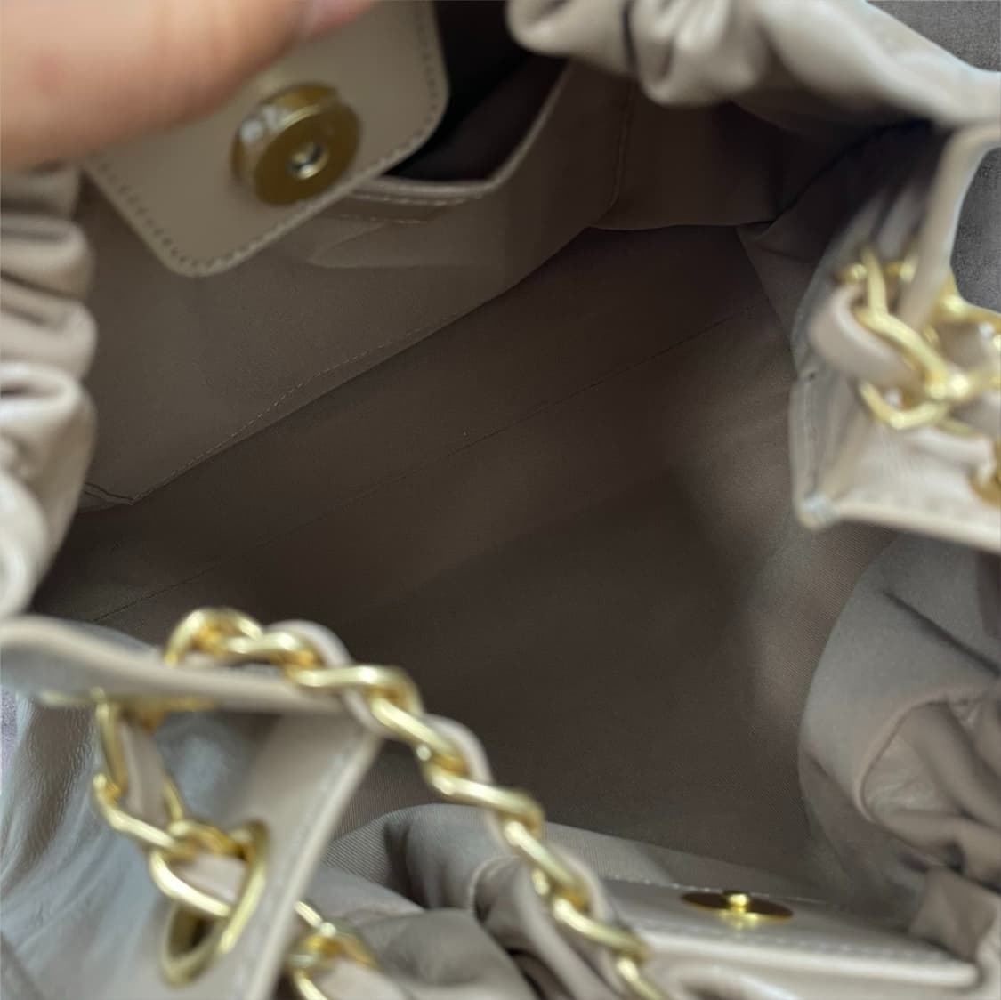 질스튜어트 Jillstuart 핑크베이지 코코 체인 드로스트링 숄더백 M 상품이미지8