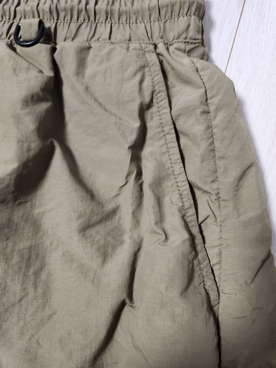 grooverhyme 나일론 밴딩 카키 반바지 사이즈xl

세탁으로 인한 상품이미지7