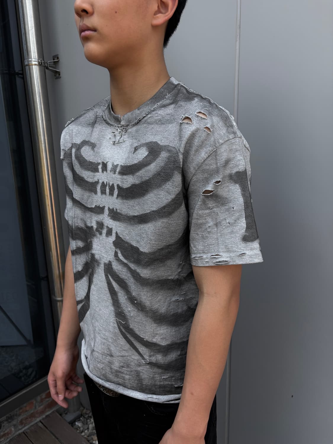 Custom graffiti skeleton distressed tee 상품이미지3