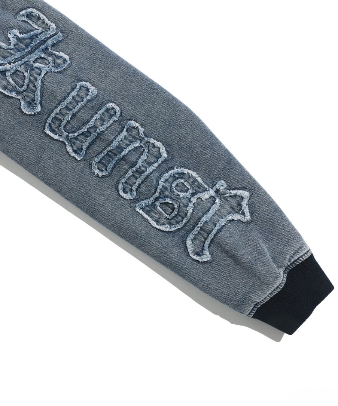 이스트쿤스트 데님 바시티 L 홍은채 착용 상품이미지4