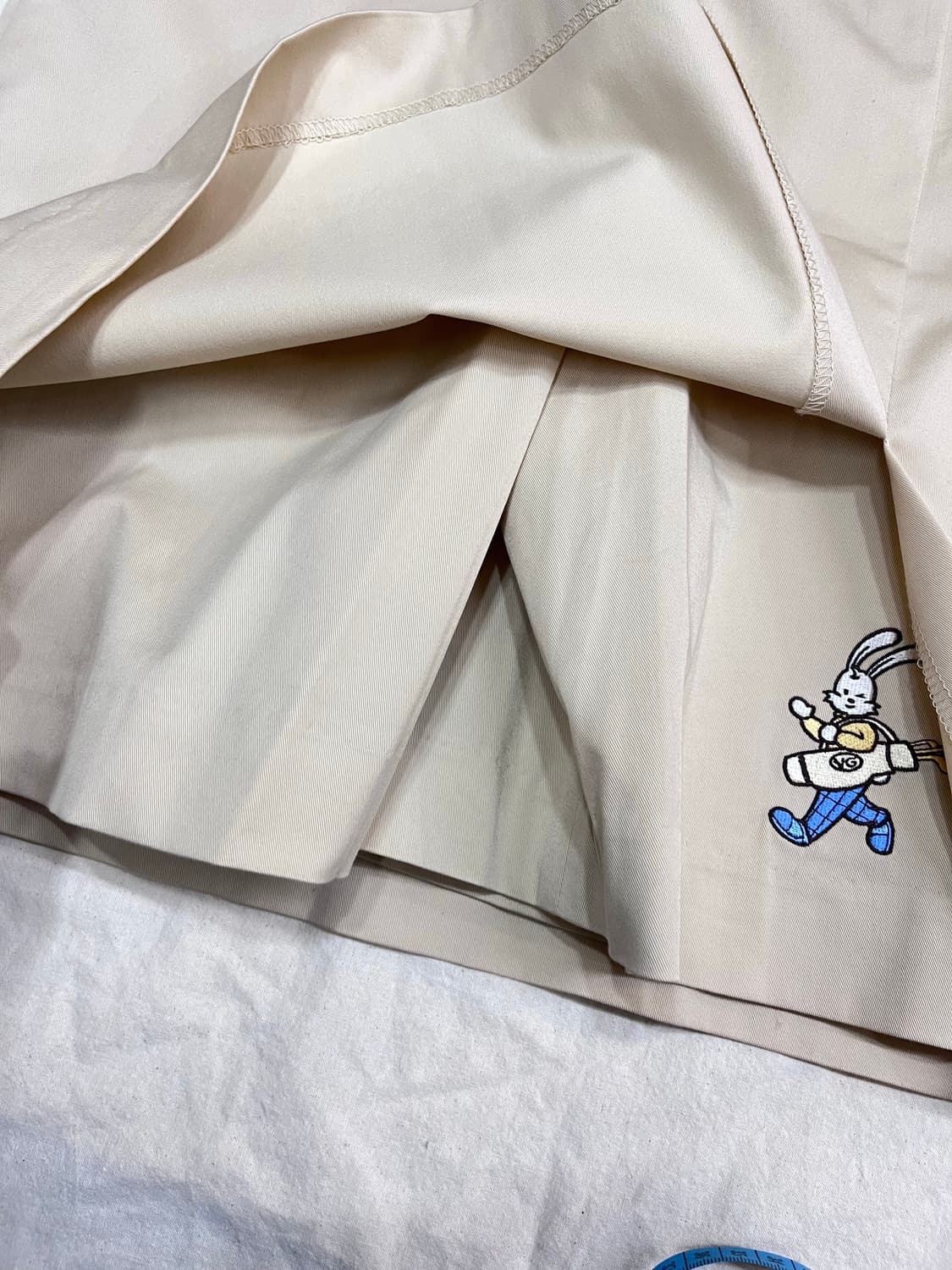 본더치 베이지 미디 스커트 상품이미지3