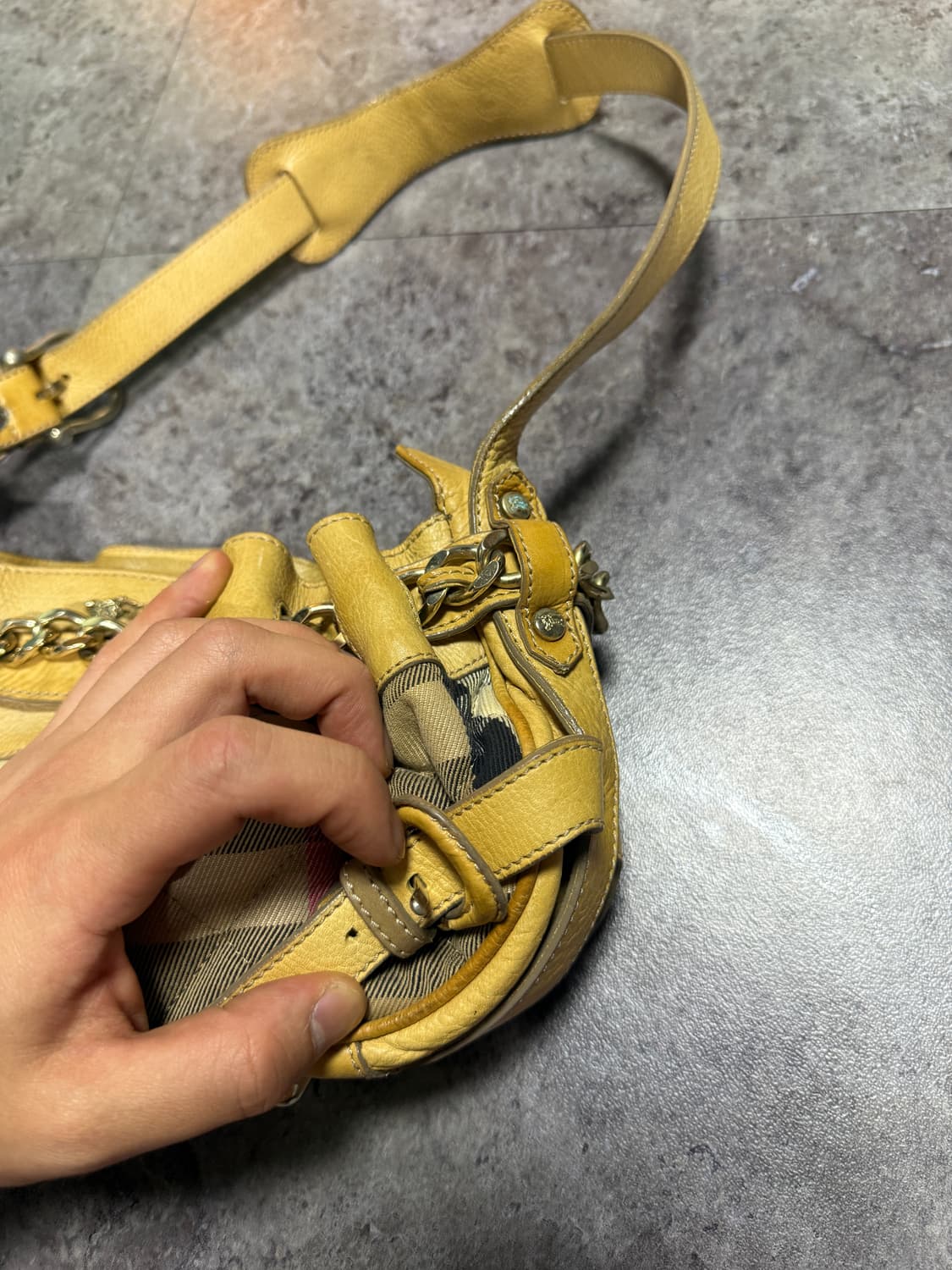 버버리 숄더백 상품이미지3