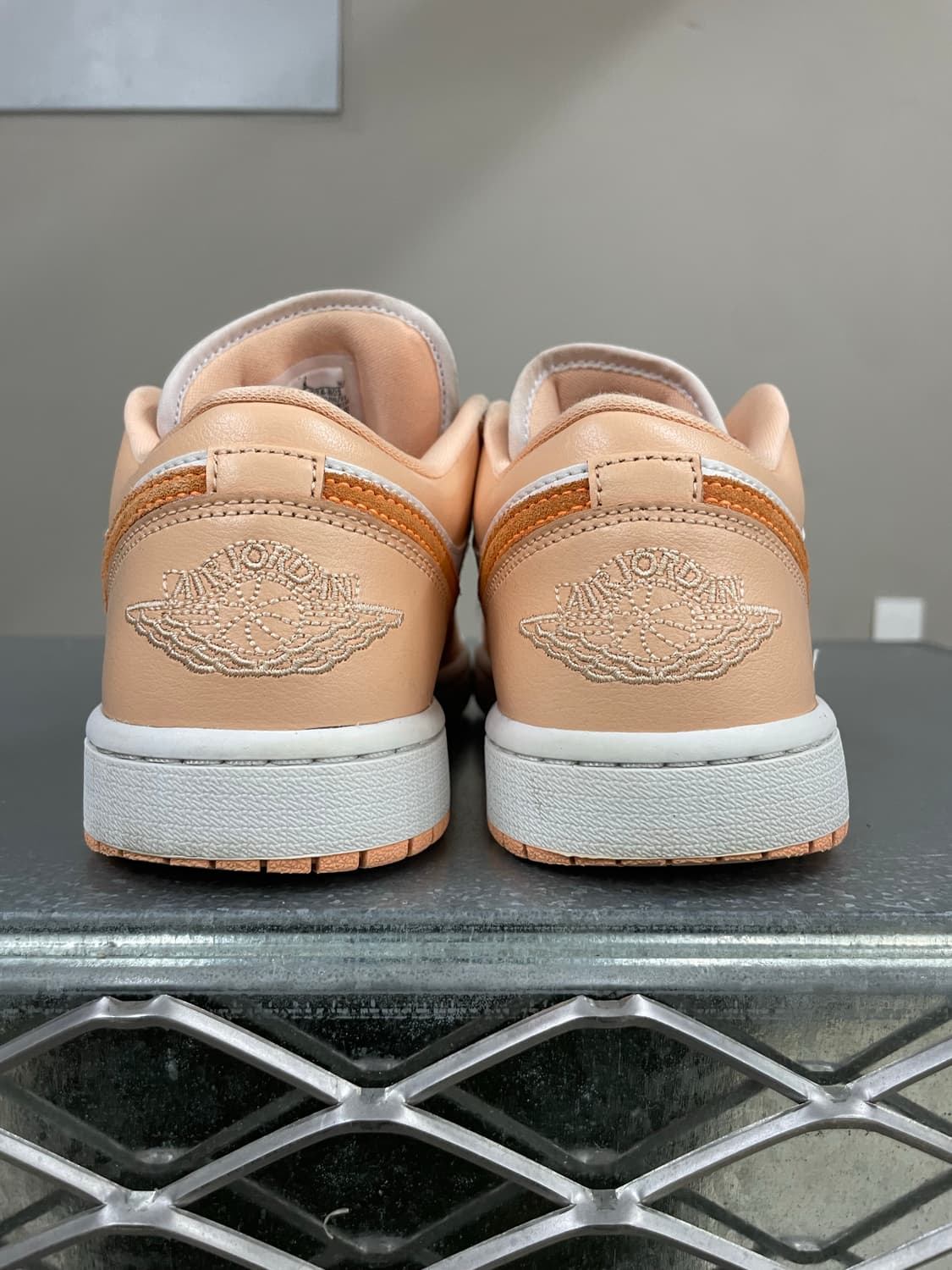 나이키 에어 조던 1 선셋 헤이즈 250 상품이미지3