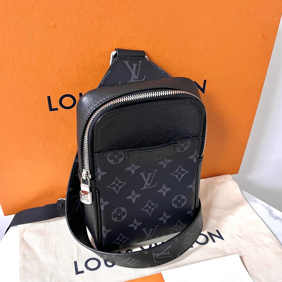[S급/정품] 루이비통 아웃도어 슬링백 가방 모노그램 이클립스 상품이미지2