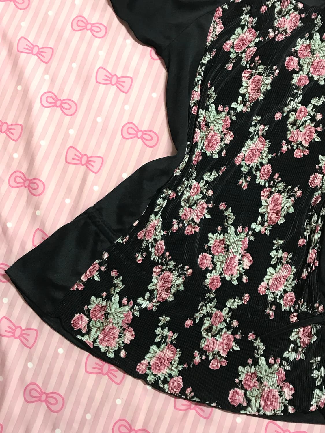 Rosa cheri 플라워 레이어드 블랙 오프숄더 티셔츠 상품이미지4