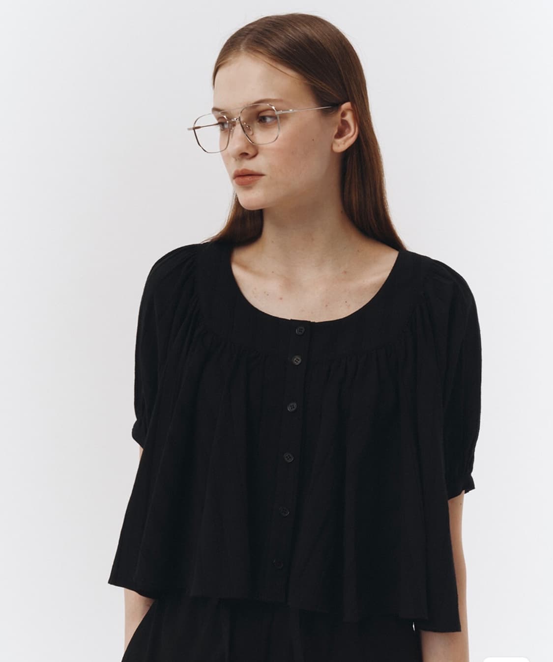 던스트 블랙 블라우스 SHIRRING VOLUME BLOUSE BLACK 상품이미지1