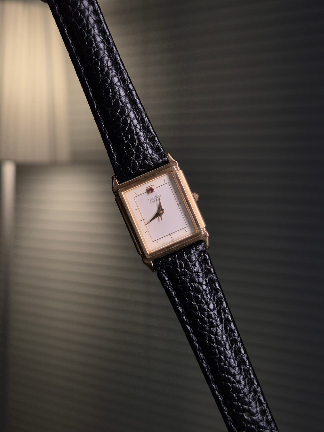 80's Vintage Seiko Gold Tank Quartz 상품이미지1