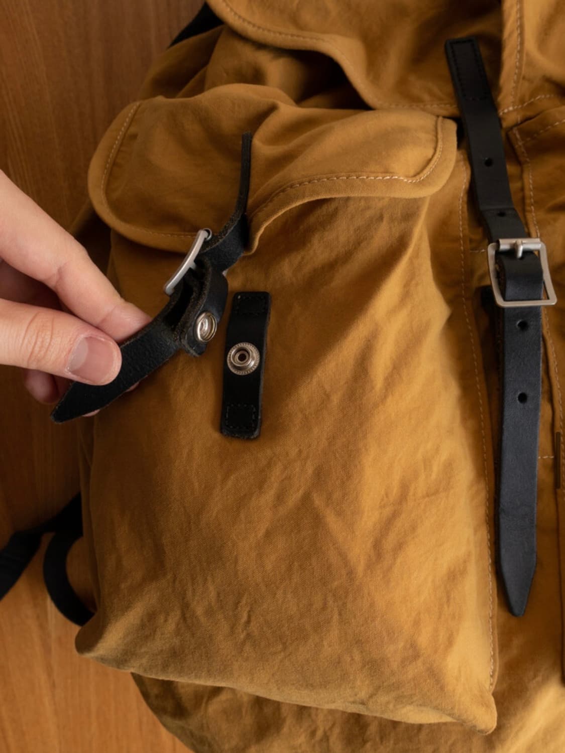 MHL 마가렛호웰 매트 럭색/백팩 (카멜&블랙) 상품이미지4