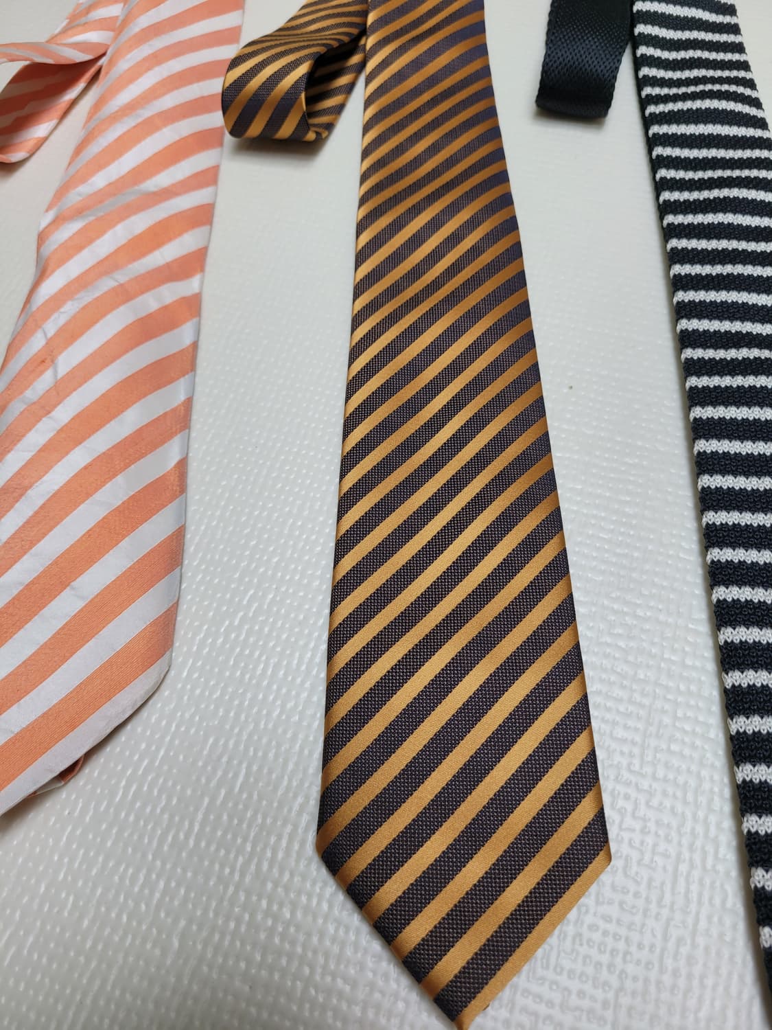 넥타이 3종 (스트라이프패턴 오렌지, 골드, 블랙) 상품이미지4