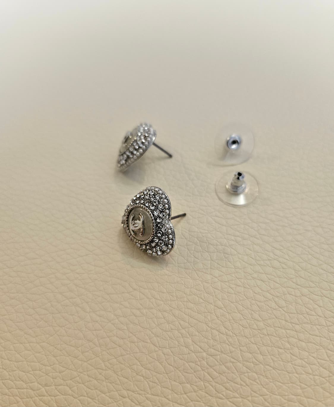 샤넬 큐빅하트 진주 실버 귀걸이 업사이클링 상품이미지3