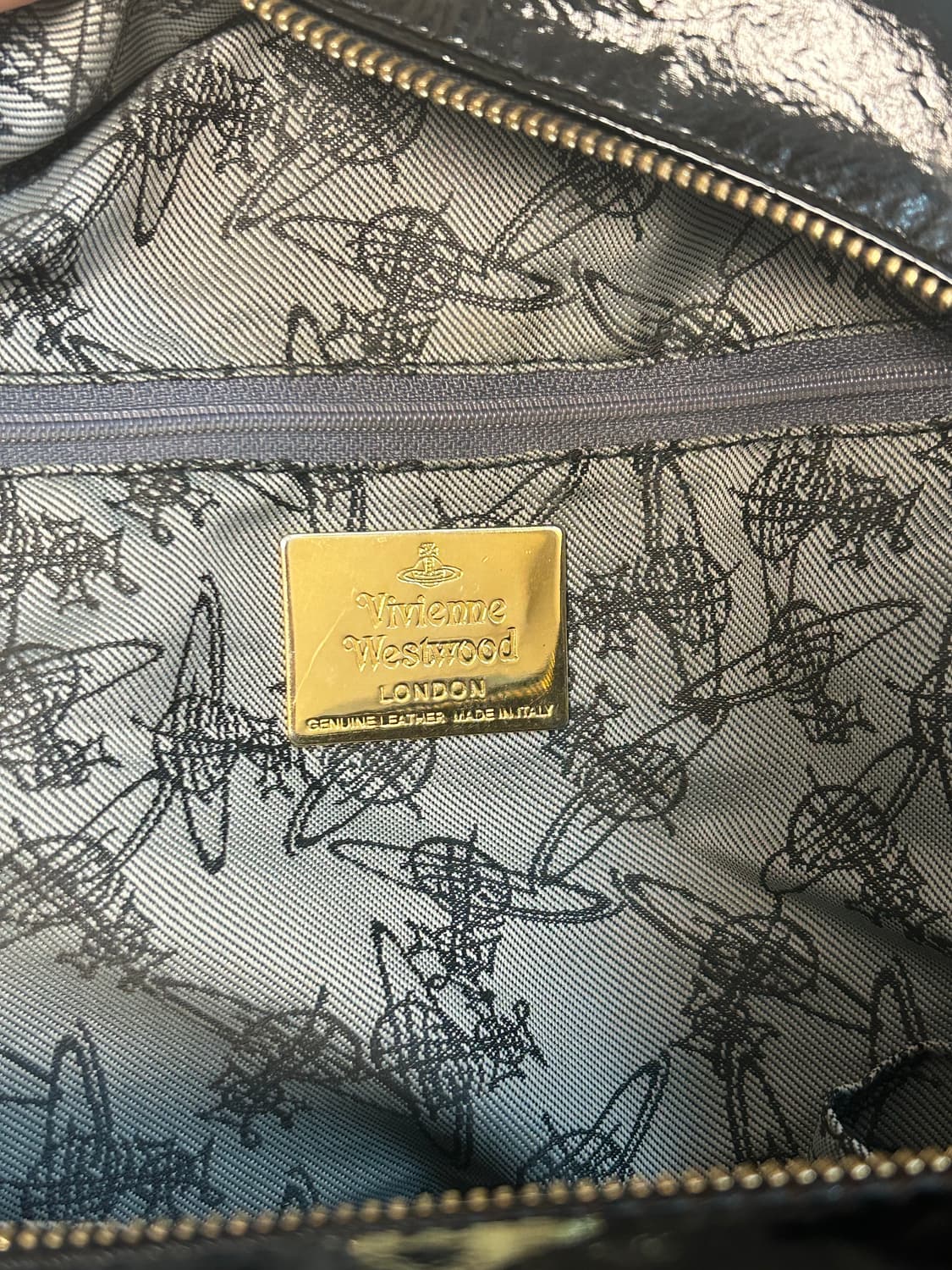 비비안웨스트우드 에나멜 종가방 숄더백 토트백 상품이미지3