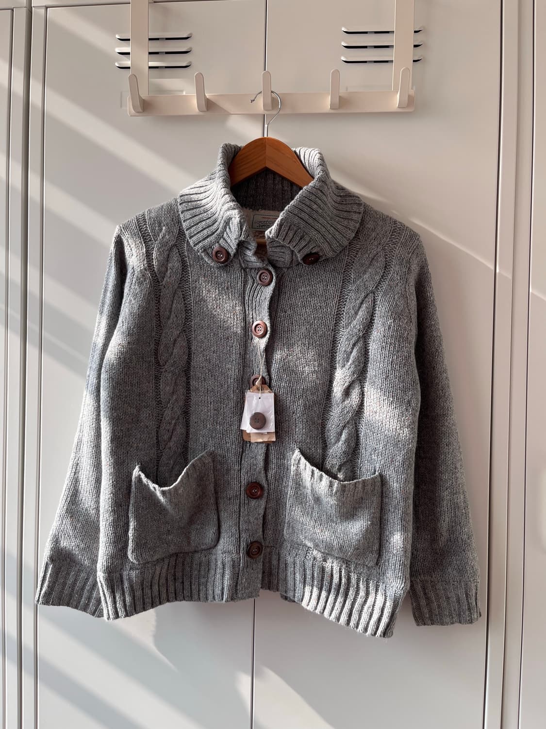 Wordtrobert 양털 후드단추 꽈배기 니트 가디건  상품이미지4