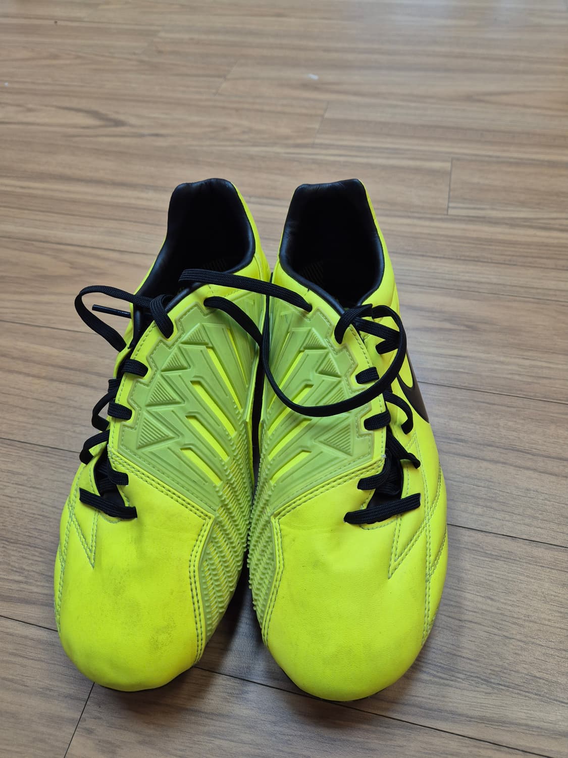 나이키 T90 형광색 축구화 US 8사이즈입니다. 260mm이고, 풋살화 상품이미지1